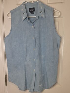 Dockers Light Blue Sleeveless Button-Up Tank Top with Embroidered Collar